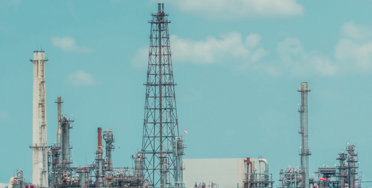 Oil plant to distribute and save energy